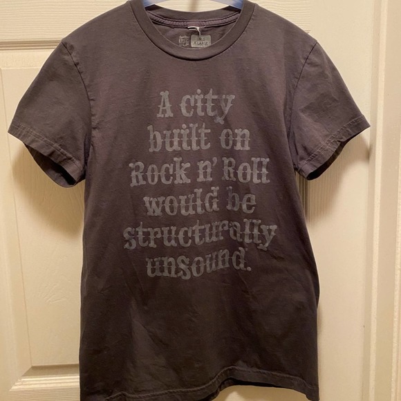 Threadless - “A city built on rock and roll would be structurally unsound” XL - Picture 2 of 5